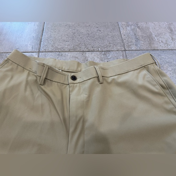 Haggar Premium Dress Slacks - Men’s - 40x32 - Picture 4 of 6